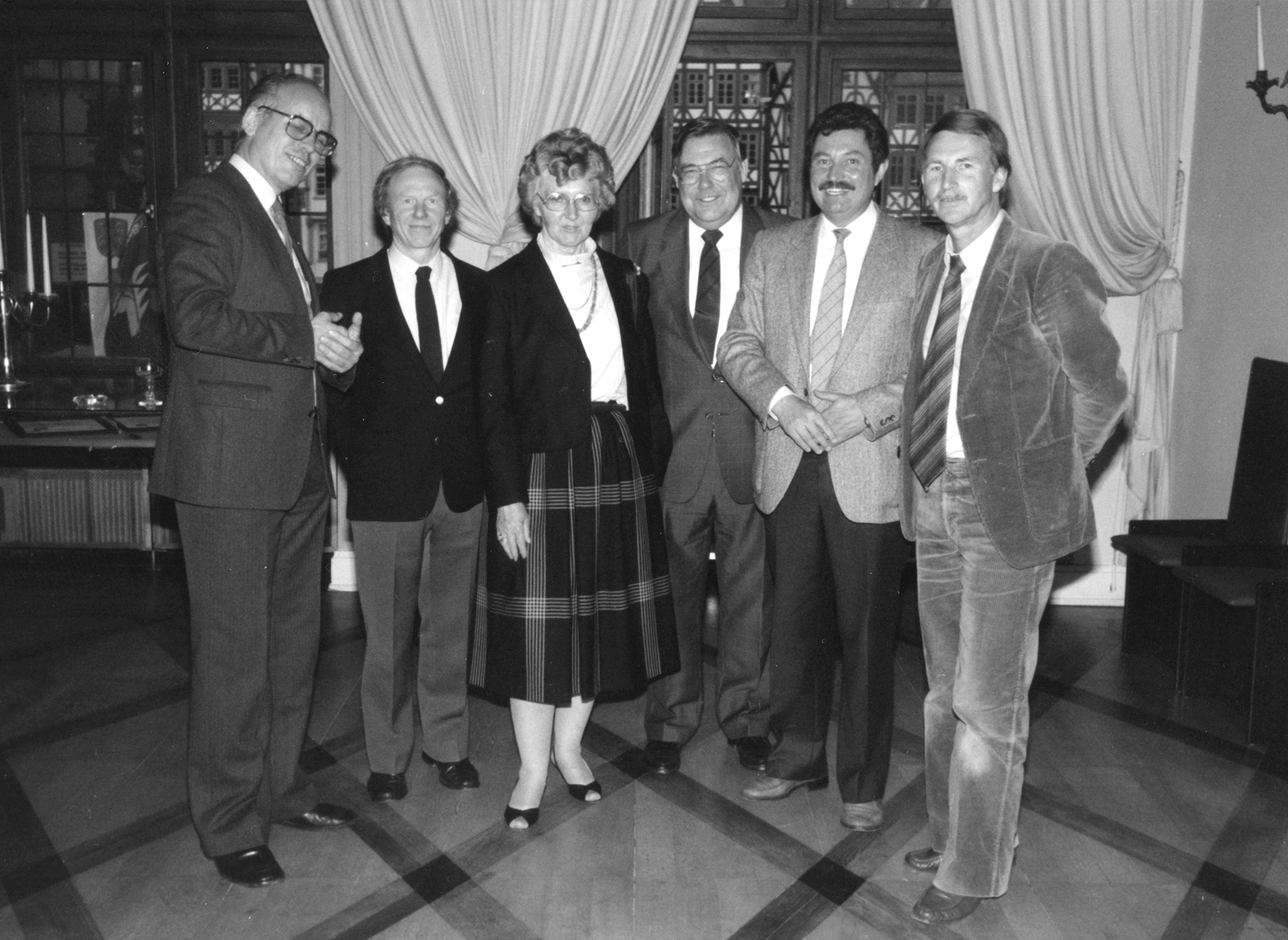 Marianne Englert 1984 in Frankfurt (mit Prof Franz VdA Vorsitzender Gerhard Mantwill Englert Schütz Heiner Schmitt Gustav Mohrlüder)