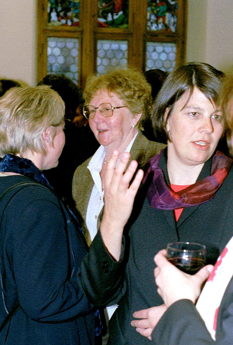 Marianne Englert  2002 in Ravensburg (mit Annemarie Schoch, Munzinger Archiv)