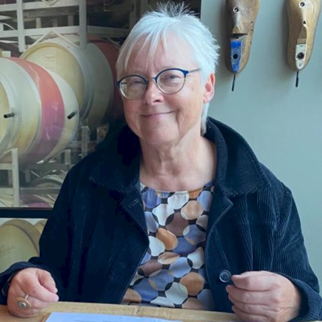 Claudia Hillenbrand