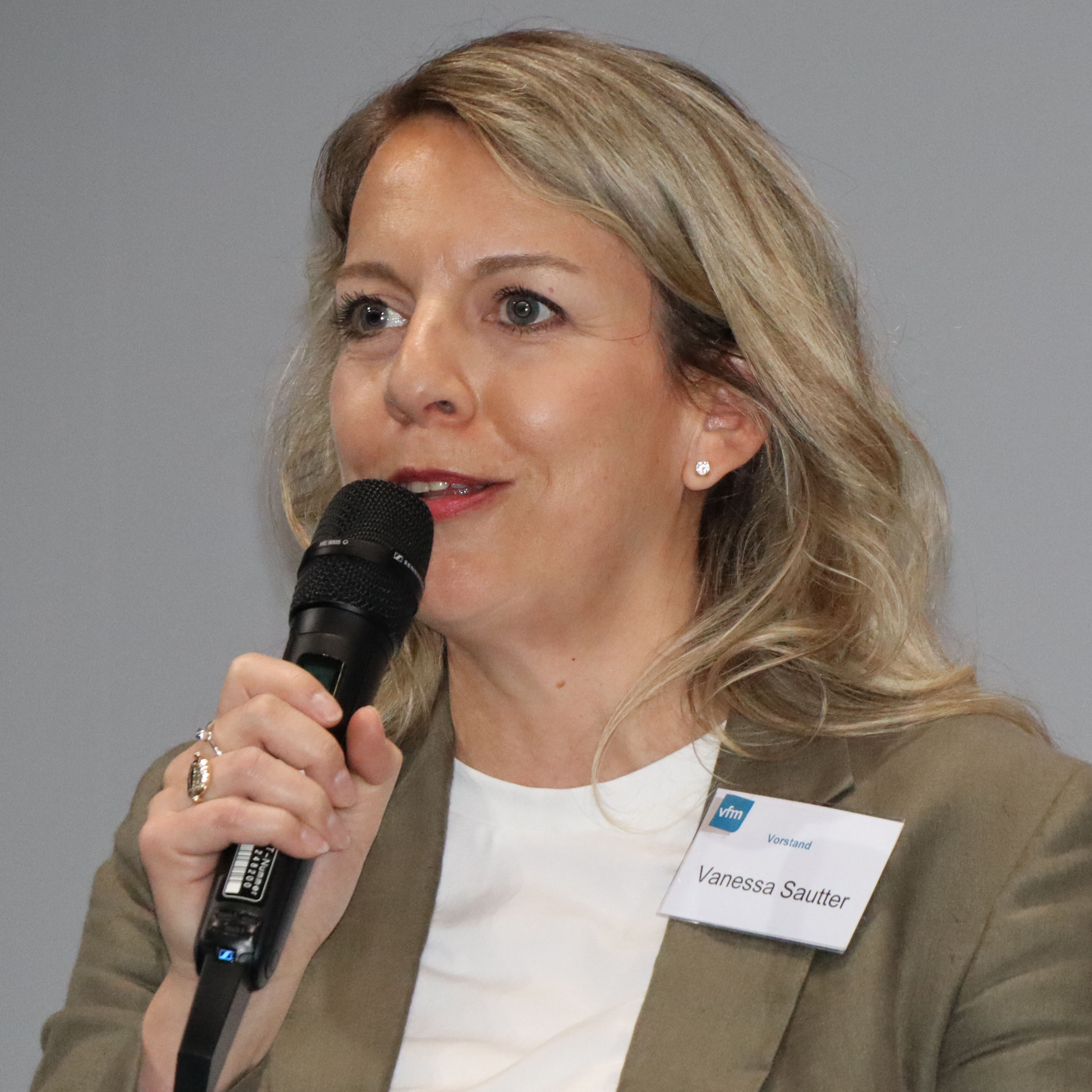 Verabschiedung durch die Vorsitzende des vfm e.V.